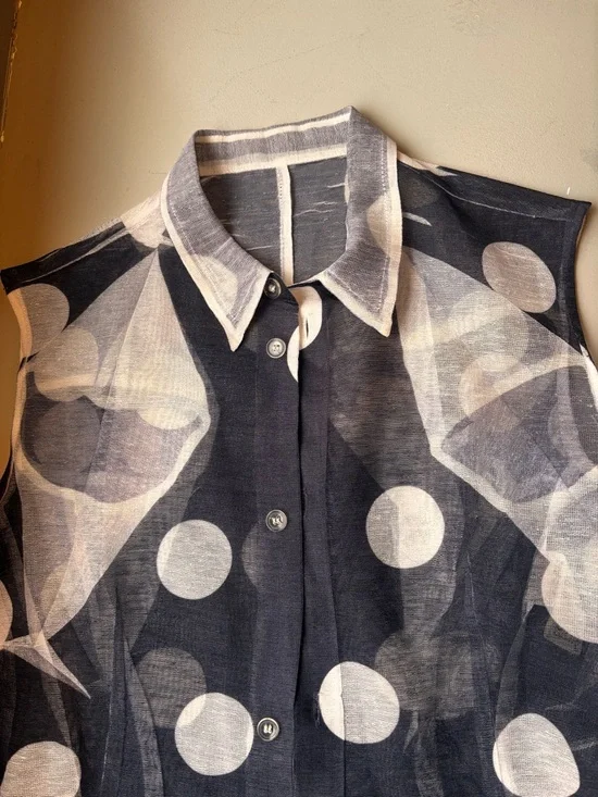 Yohji Yamamoto Y’s Sleeveless Polka Dot Button-Front Blouse in Black & White - Picture 2 of 3